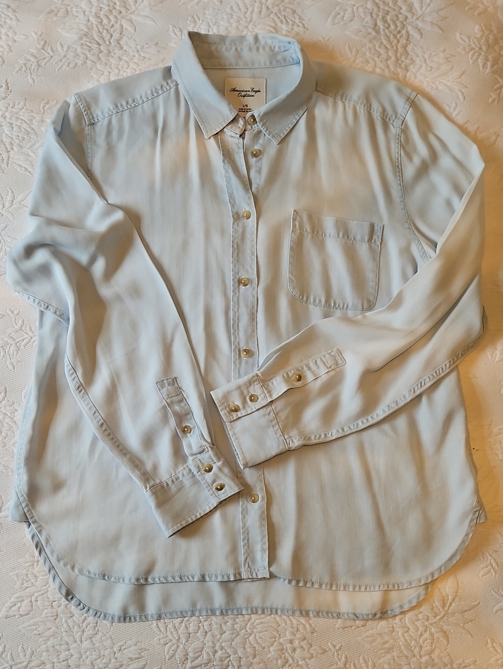 American Eagle Outfitters Light Blue Long-Sleeve Button-Down Shirt